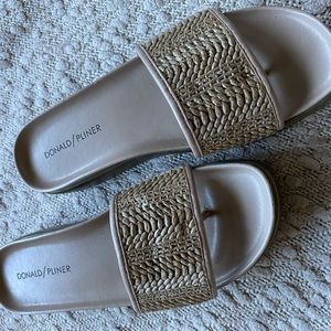 Donald/Pliner beige slide with hidden toe strap. 
Size: 7.5